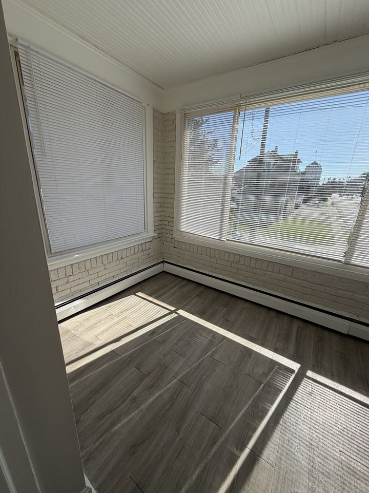 2070-2072 Elm Ave - Photo 7 of 25