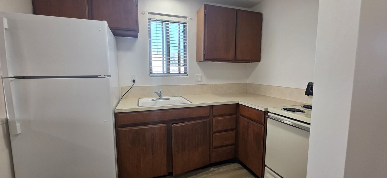 486 Whittier Street - Photo 4 of 8