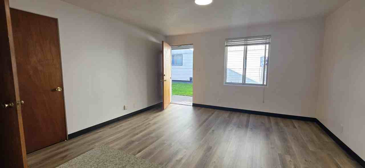 486 Whittier Street - Photo 5 of 8