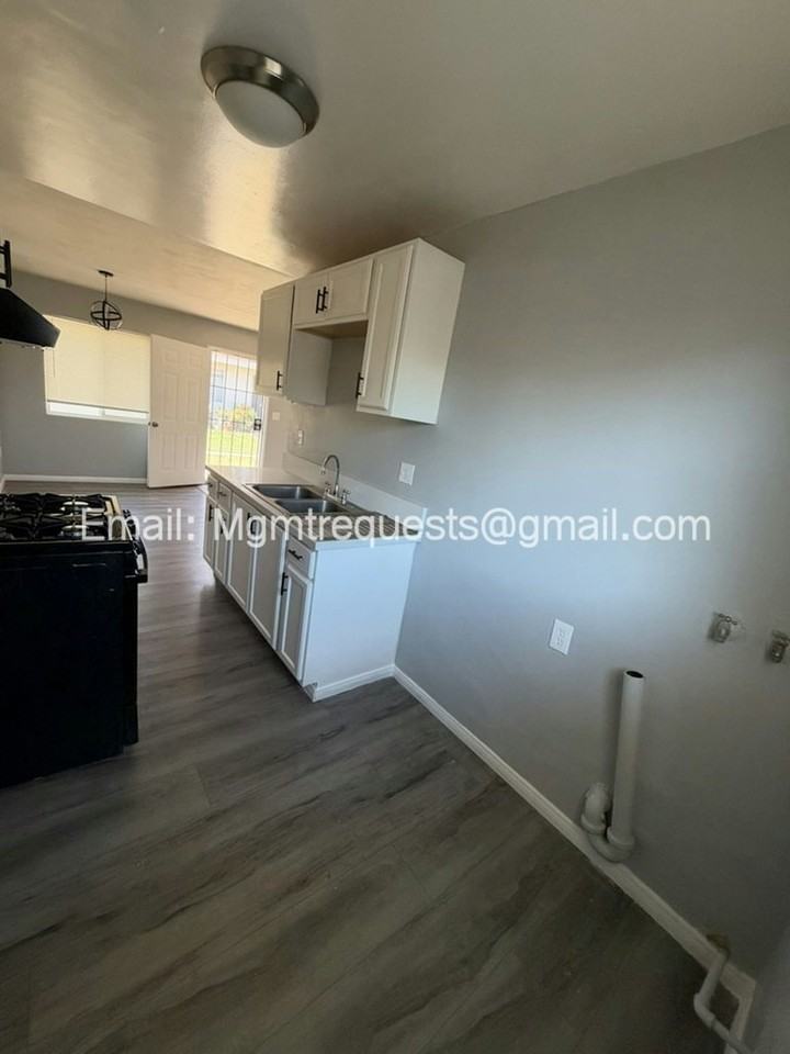 427 West 3rd Street, Unit 429 B - Photo 5 of 9