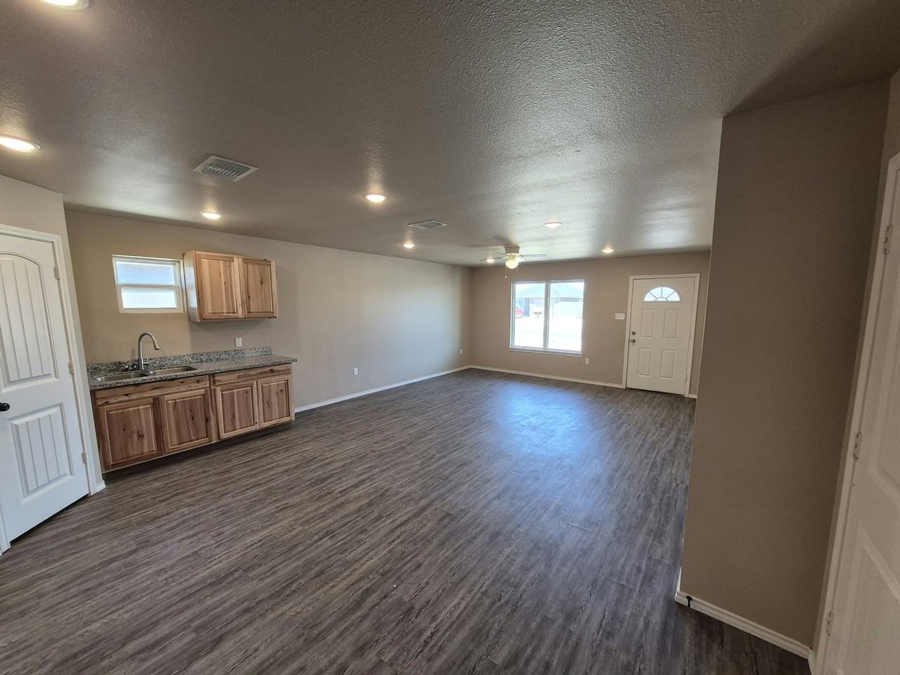 2925 East Cornell Street - Photo 2 of 8
