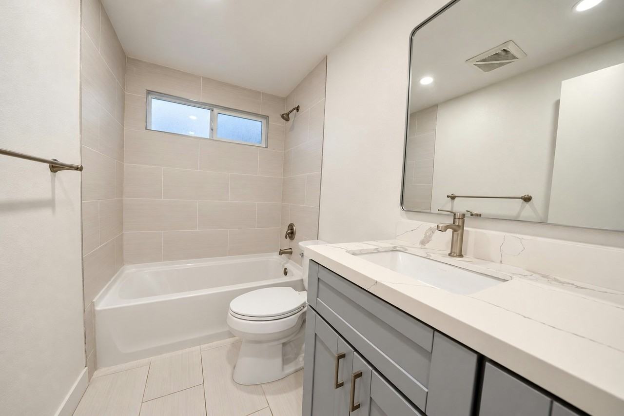1206 Amethyst Street, Unit B - Photo 5 of 13
