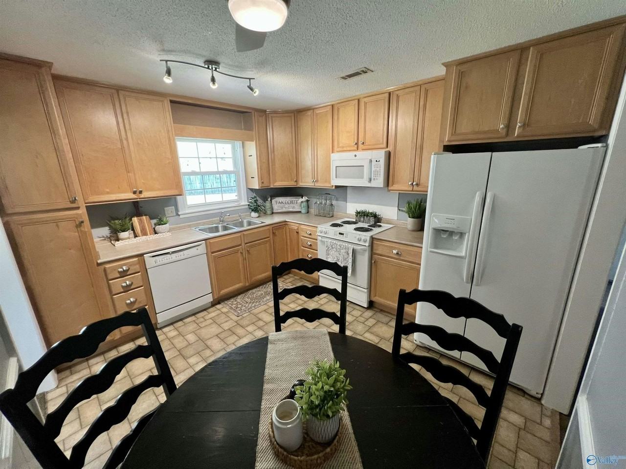 1307 Count Mallard Drive Southeast - Photo 3 of 10