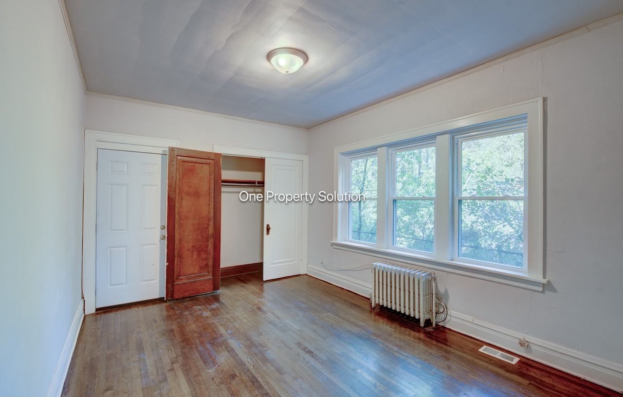 1113 Pennsylvania St #1 - Photo 5 of 20