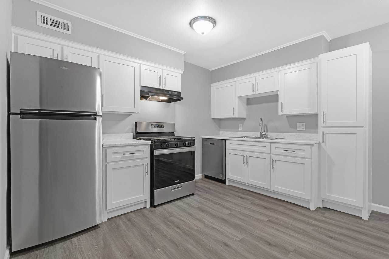 Midtown Reserve Apartments - Photo 4 of 47