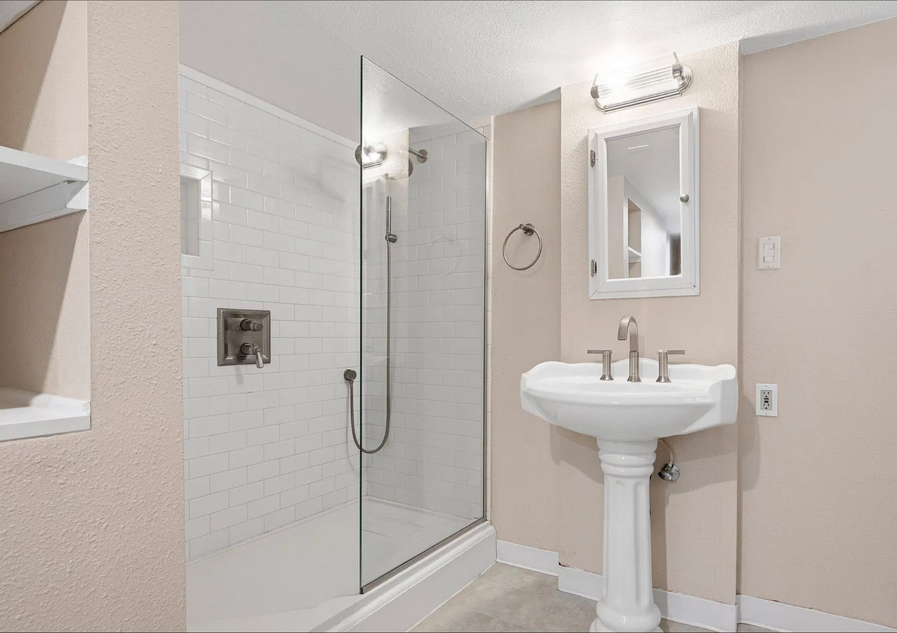 5617 Ne 27th Ave - Photo 6 of 9