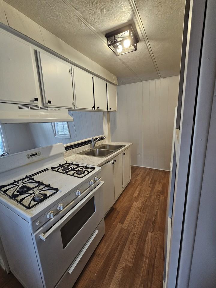 376 Bonanza Ave #1 - Photo 4 of 8