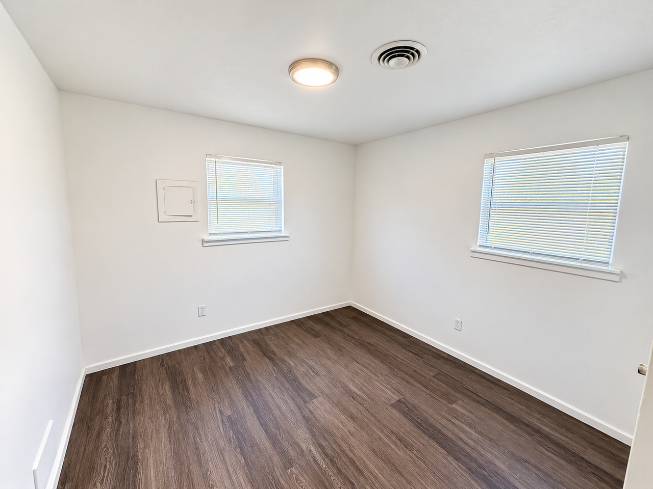 5606 44th St - Photo 6 of 10