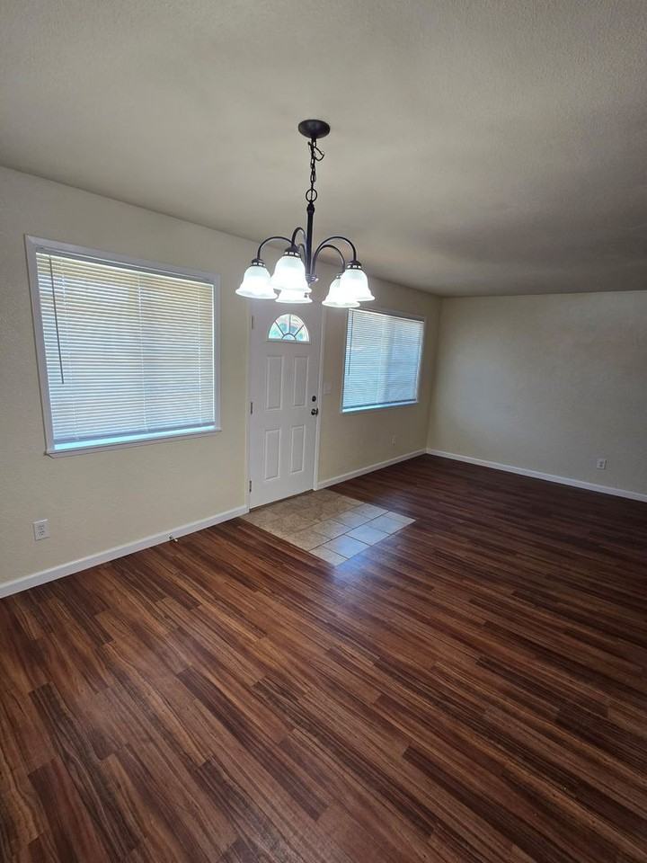 1977 Spruce Cir - Photo 4 of 11