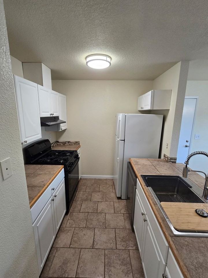 1977 Spruce Cir - Photo 6 of 11