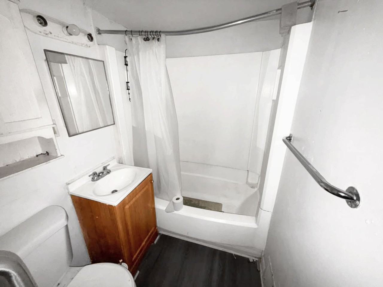 10900 Elmwood Ave - Photo 3 of 6