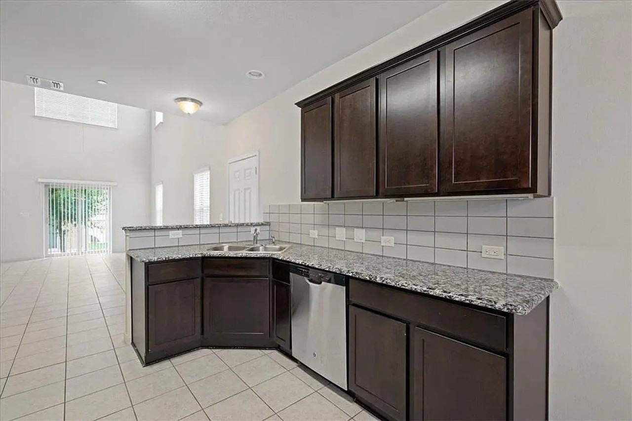 1620 Bryant Dr #3206 - Photo 5 of 21