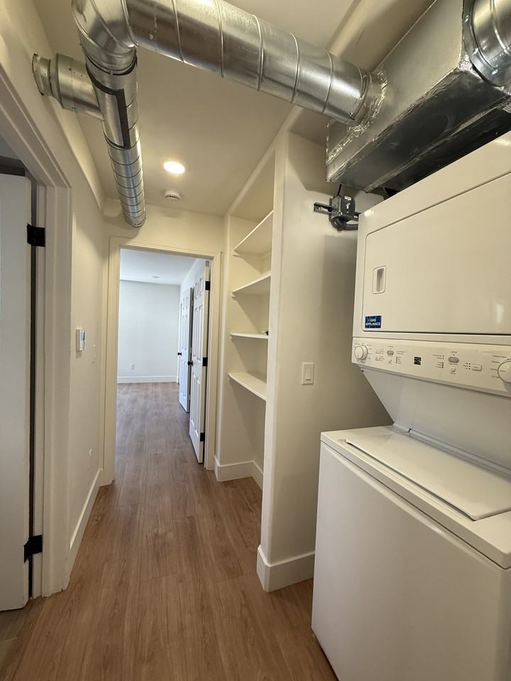 423 28th St #423 - Photo 4 of 8