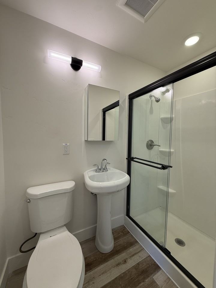 423 28th St #423 - Photo 5 of 8