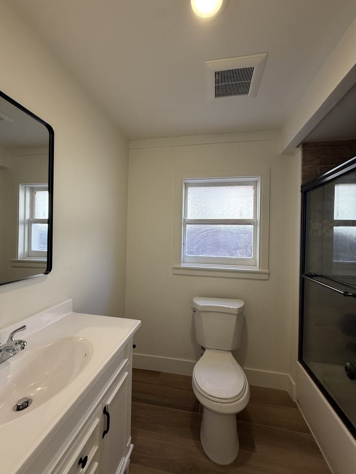 423 28th St #423 - Photo 7 of 8