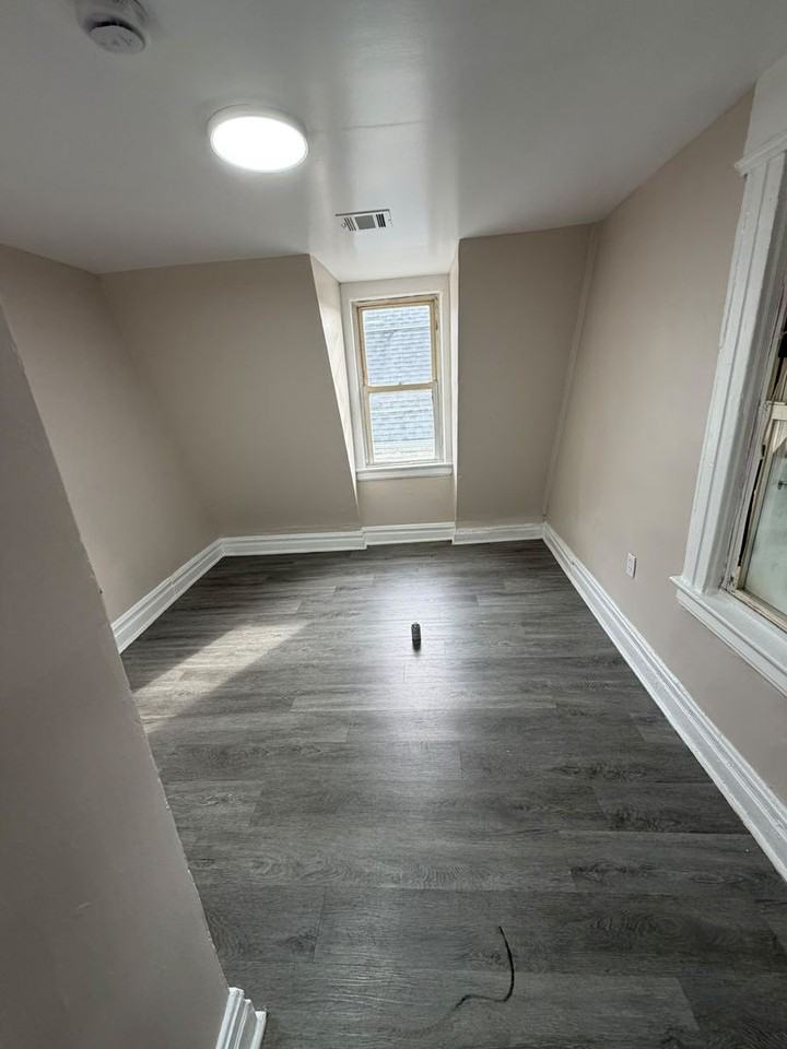 391 Myrtle Ave - Photo 5 of 14
