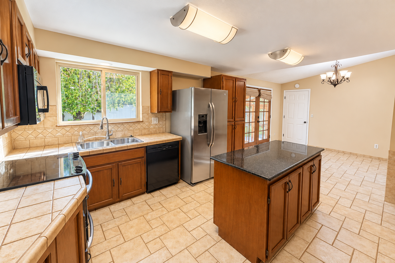 10906 E 27th Ave - Photo 5 of 21