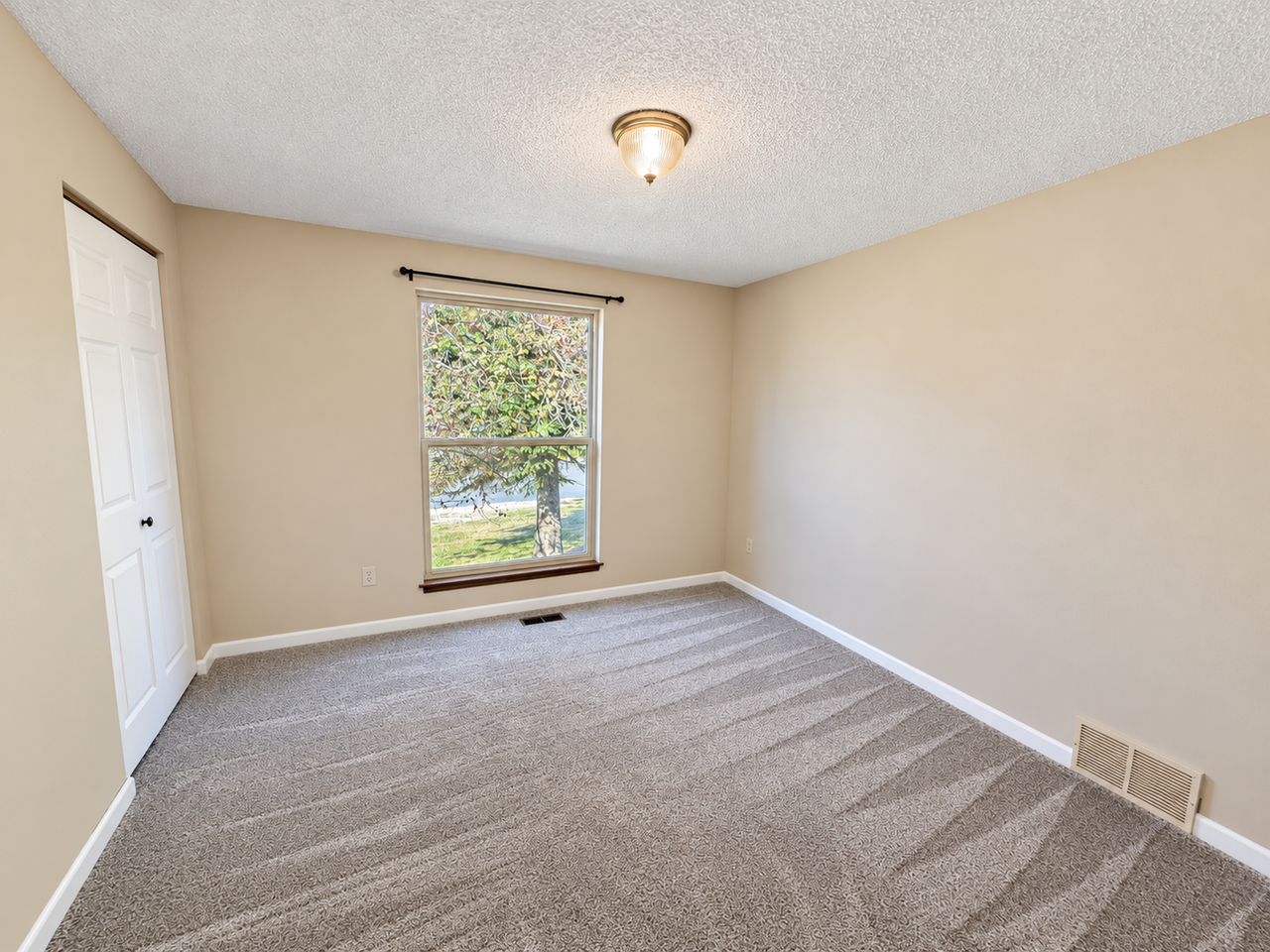 10906 E 27th Ave - Photo 7 of 21