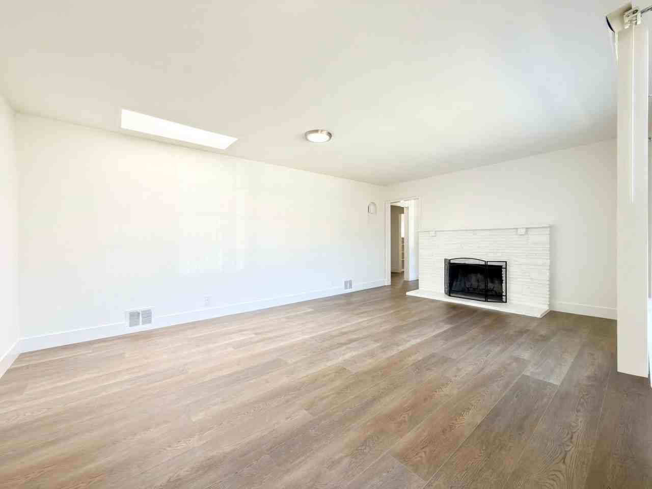 127 E Connecticut Ave - Photo 4 of 21