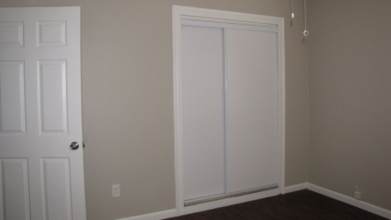 708 Airport Dr - Photo 7 of 13