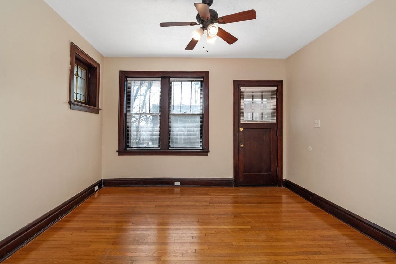 4931 Pernod Ave - Photo 6 of 23