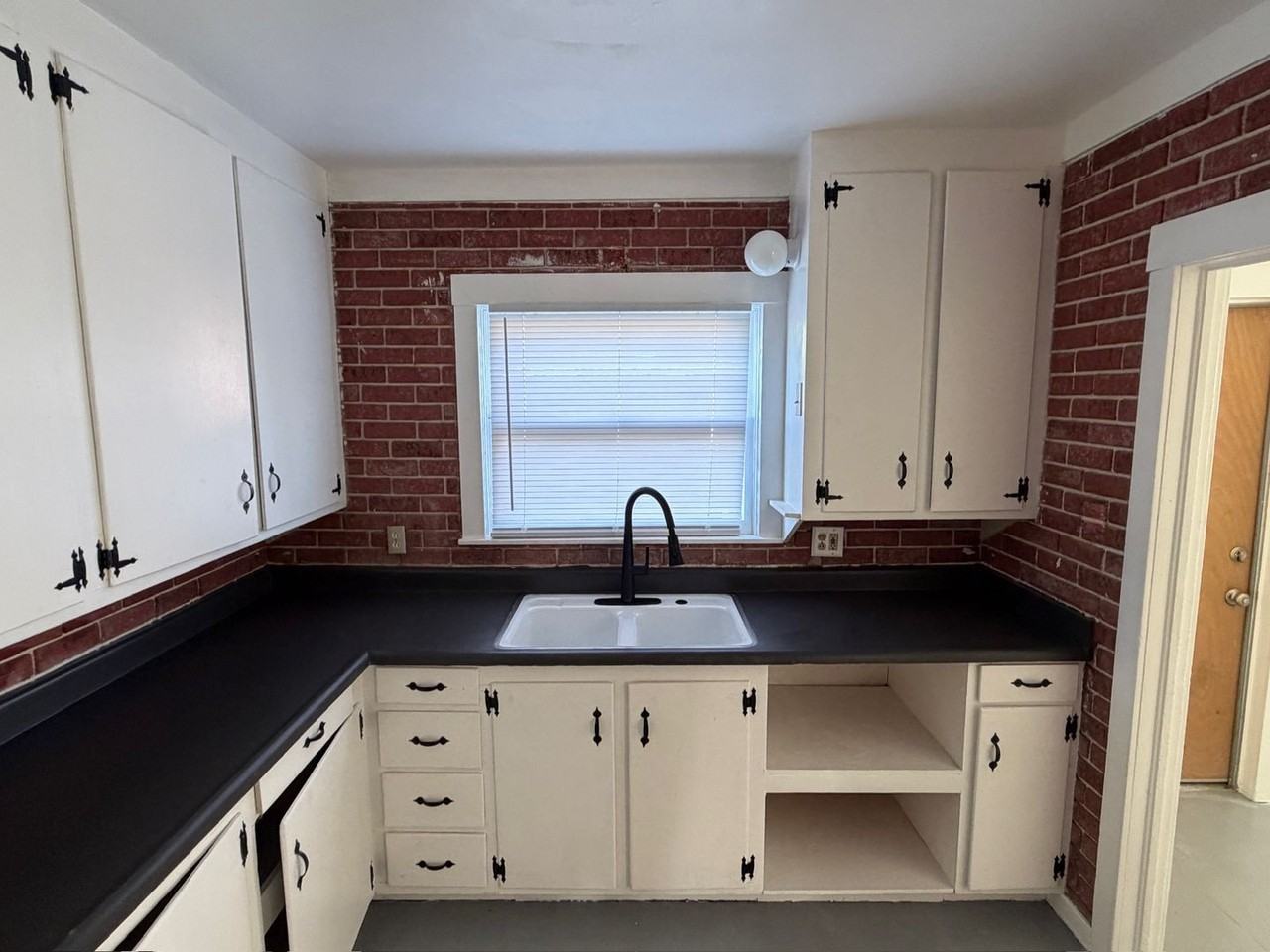 30818 Dollarhide Rd - Photo 5 of 14