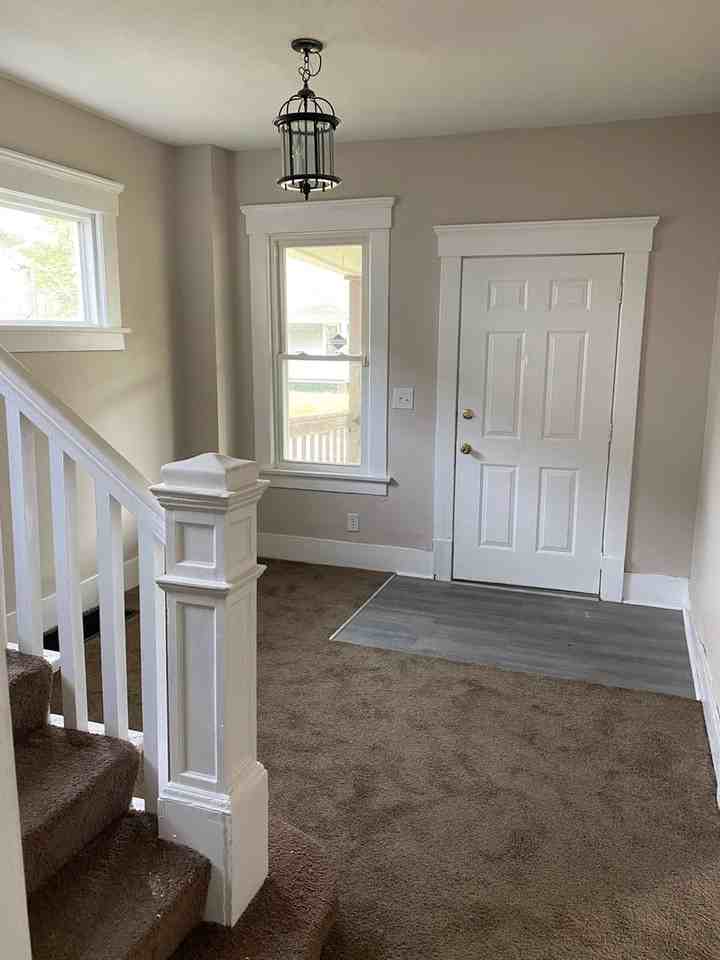 1107 Hoover Pl Nw - Photo 2 of 13
