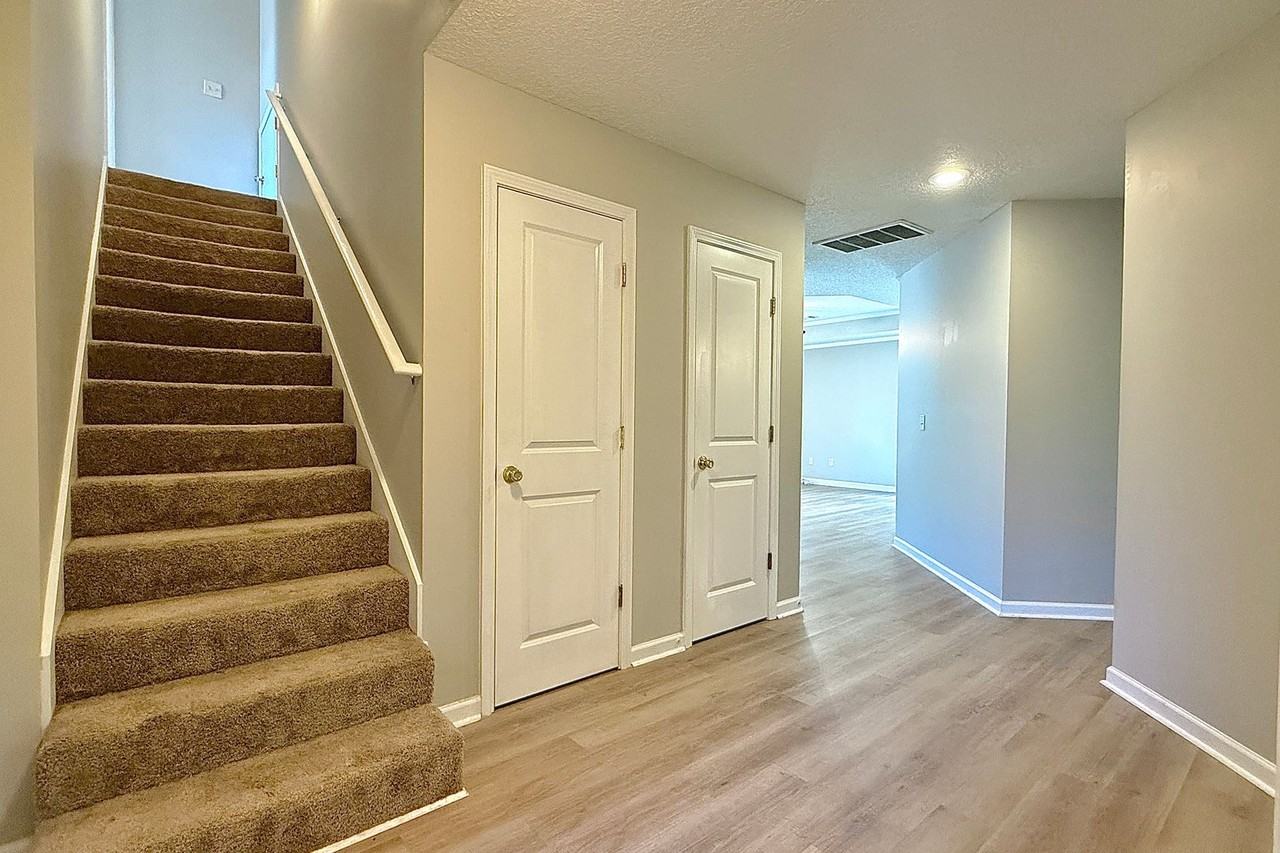 12 Idus Ln - Photo 3 of 35