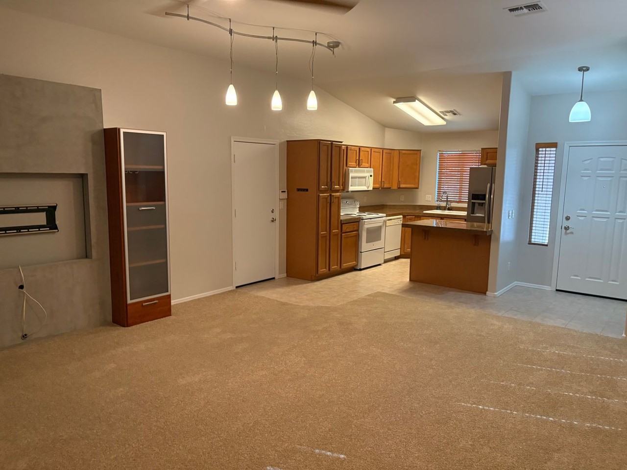 16924 S 22nd St - Photo 4 of 12