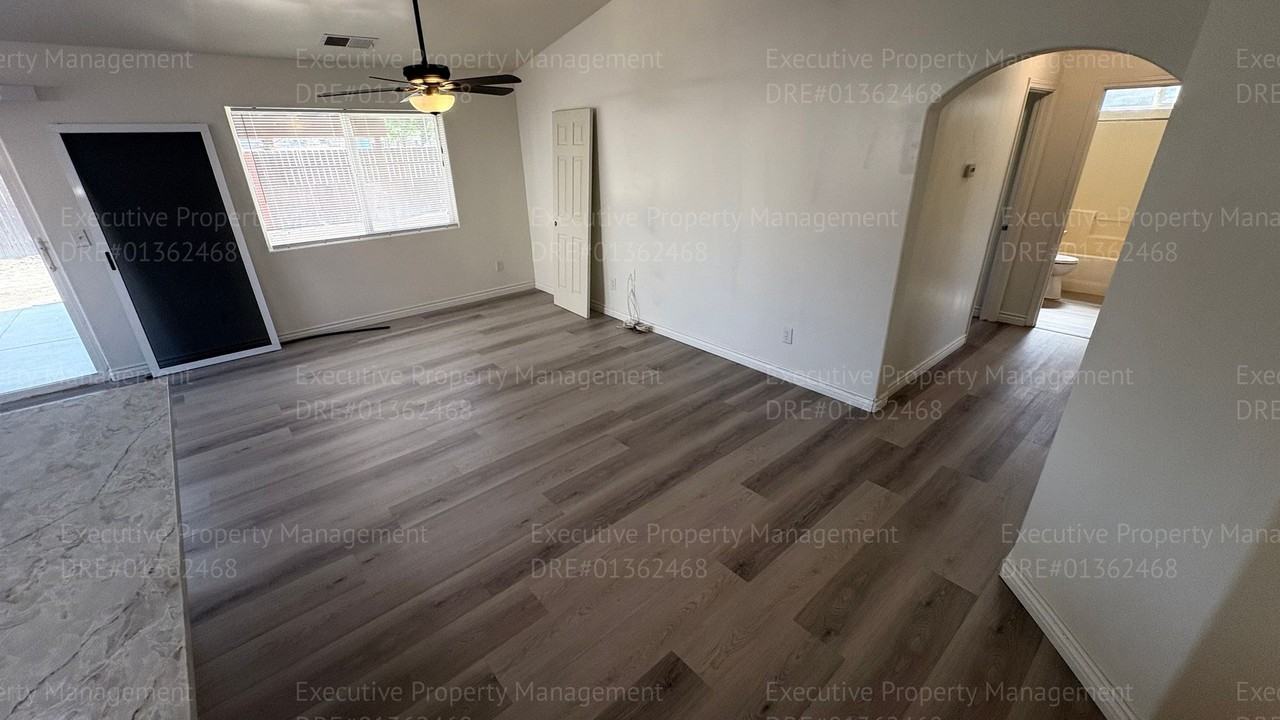 8010 Jackstraw St - Photo 6 of 36