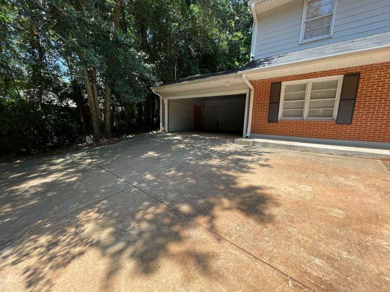 2210 S Milledge Ave - Photo 2 of 20
