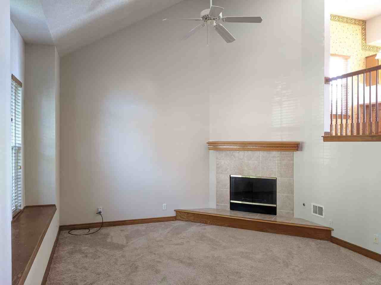 15641 Foster St - Photo 2 of 26