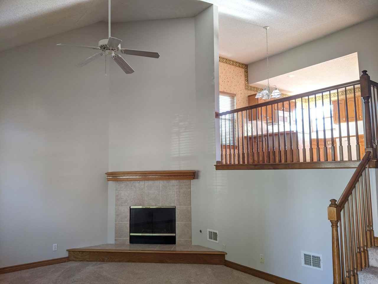 15641 Foster St - Photo 3 of 26