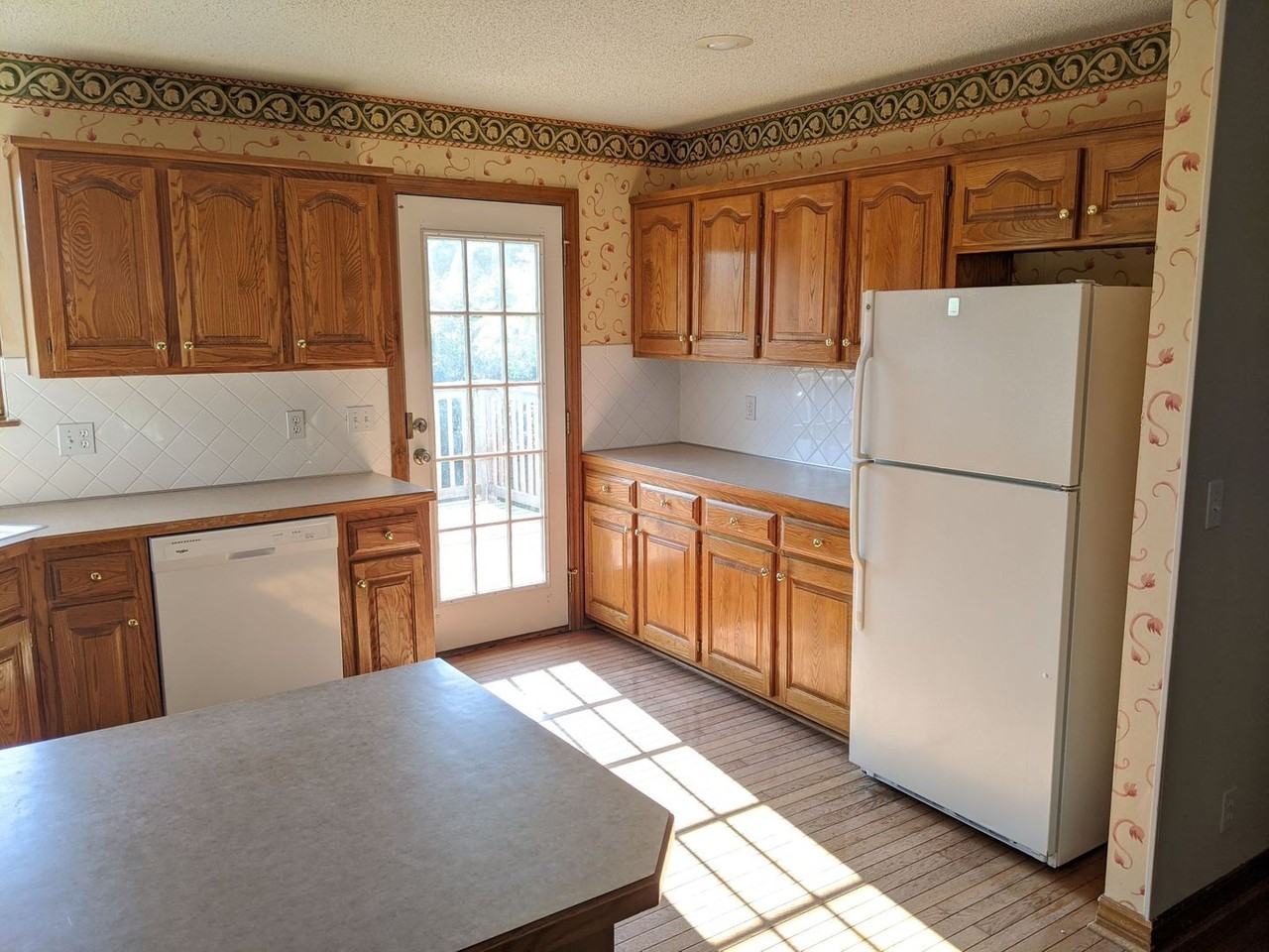 15641 Foster St - Photo 7 of 26