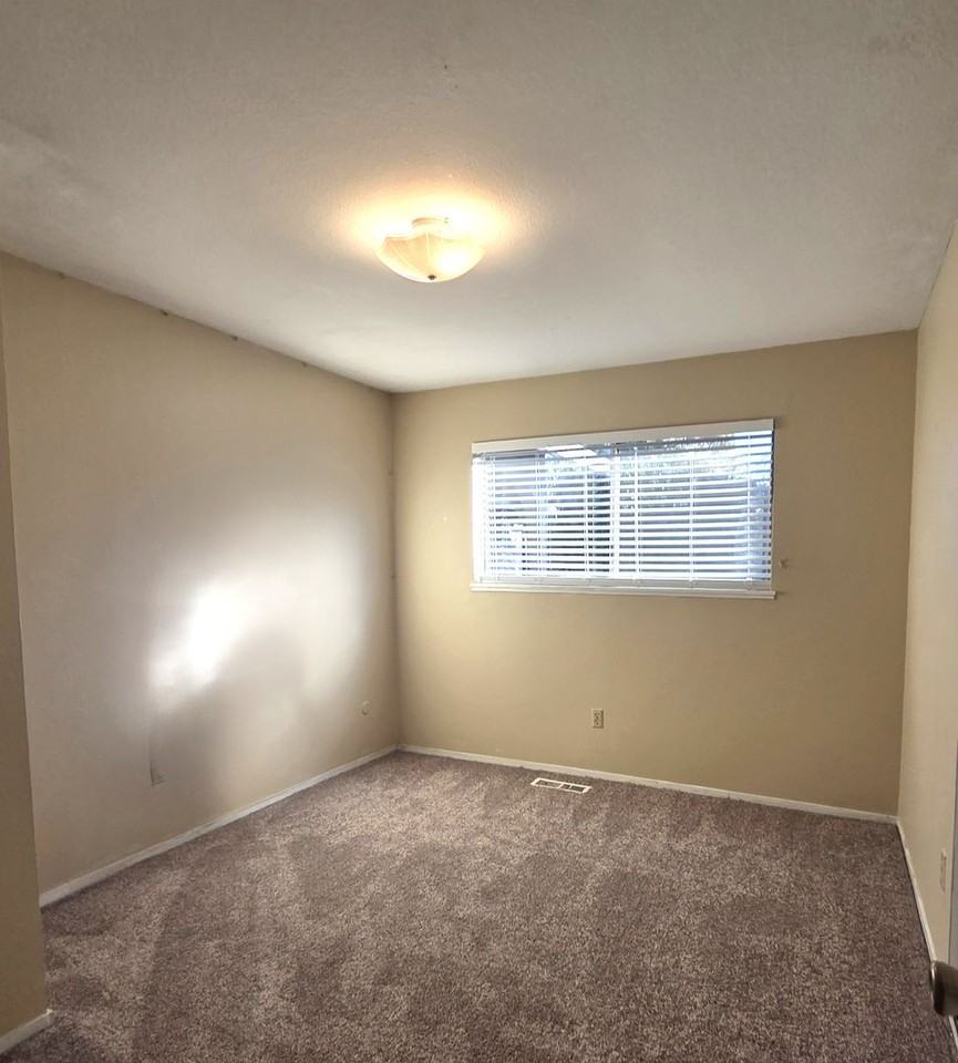 932 San Francisco Way - Photo 4 of 7