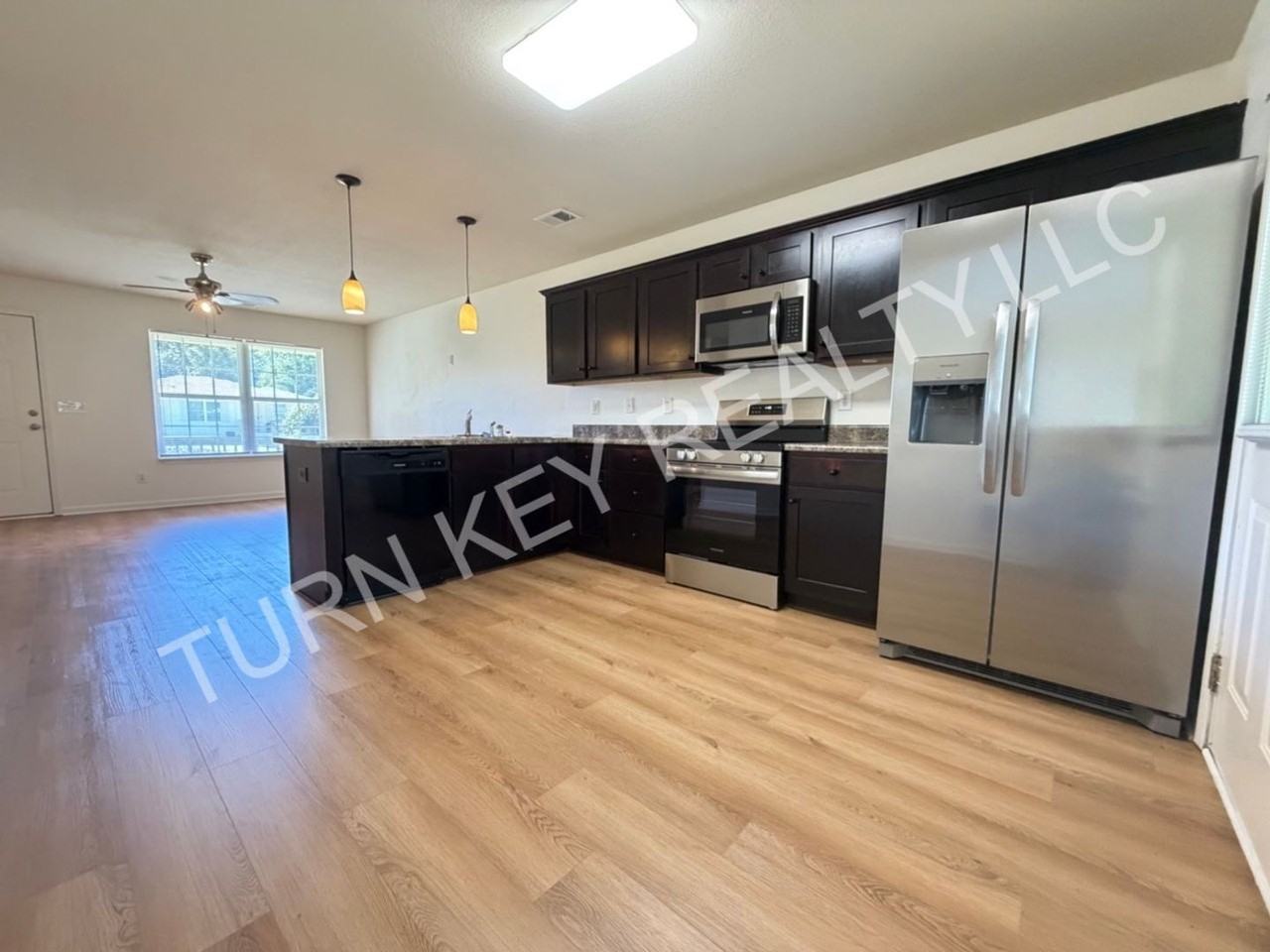 1112 Robert E Lee St - Photo 6 of 15