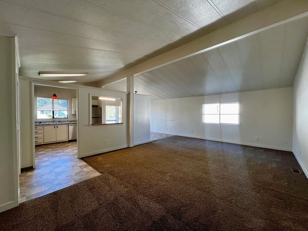 1305 S 10th Ave - Photo 3 of 18