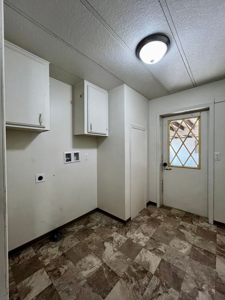 1305 S 10th Ave - Photo 7 of 18
