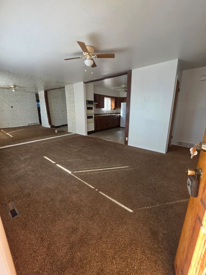 2541 Sherwood Ln - Photo 2 of 20