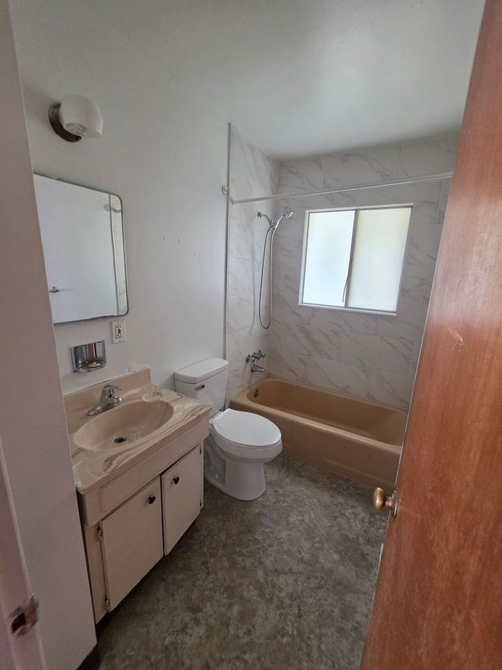 2541 Sherwood Ln - Photo 4 of 20