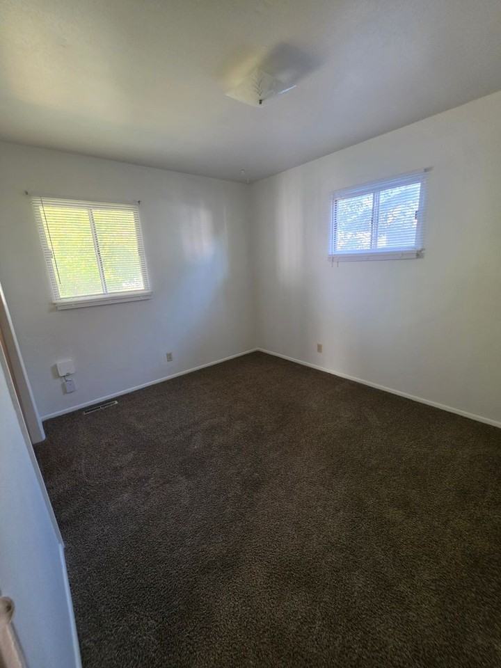 2541 Sherwood Ln - Photo 6 of 20