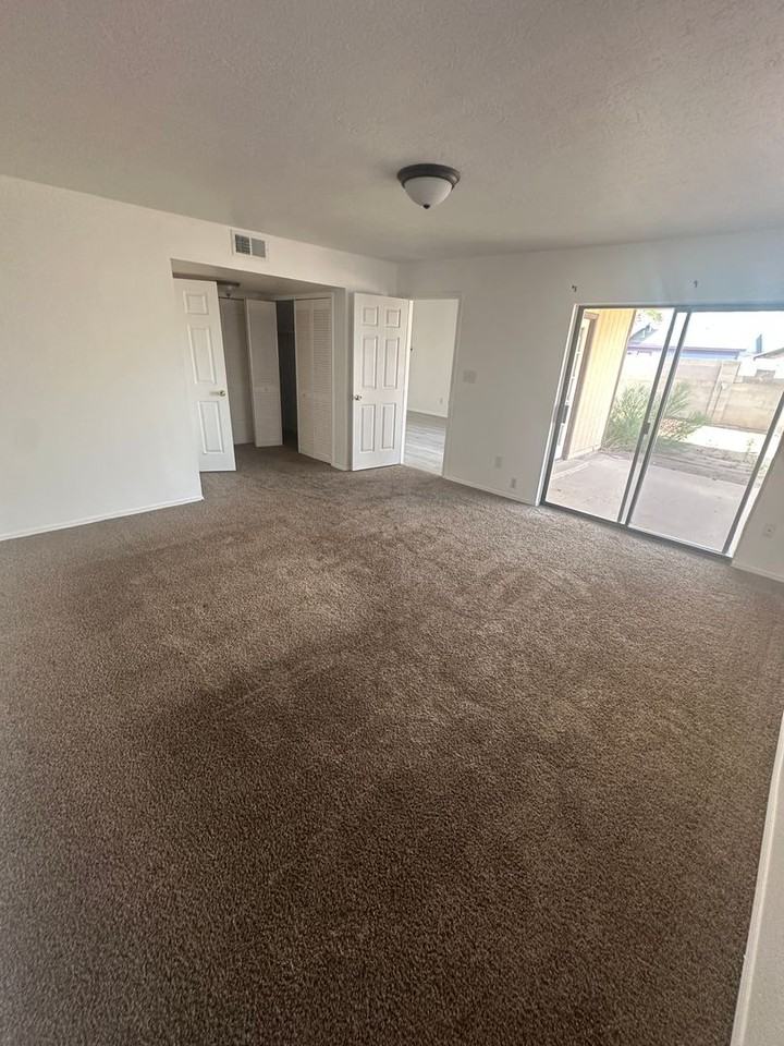 429 Victor Ln Se - Photo 2 of 12