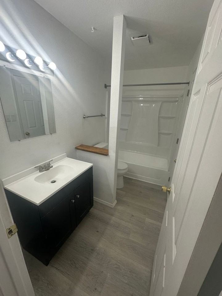 429 Victor Ln Se - Photo 5 of 12