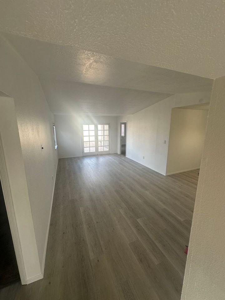 429 Victor Ln Se - Photo 7 of 12