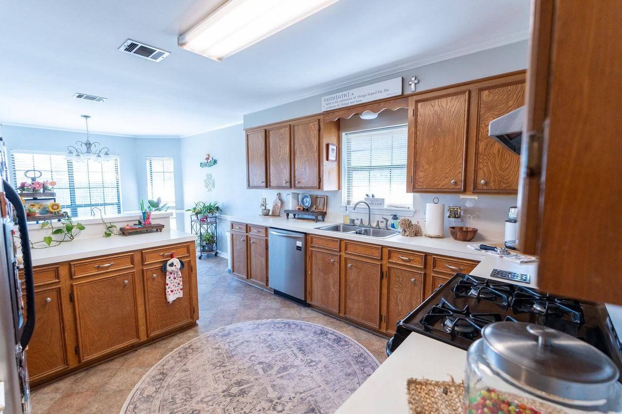 5426 Claire Ct - Photo 2 of 10