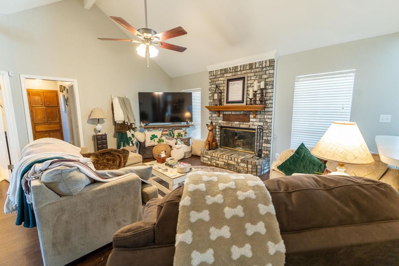 5426 Claire Ct - Photo 3 of 10