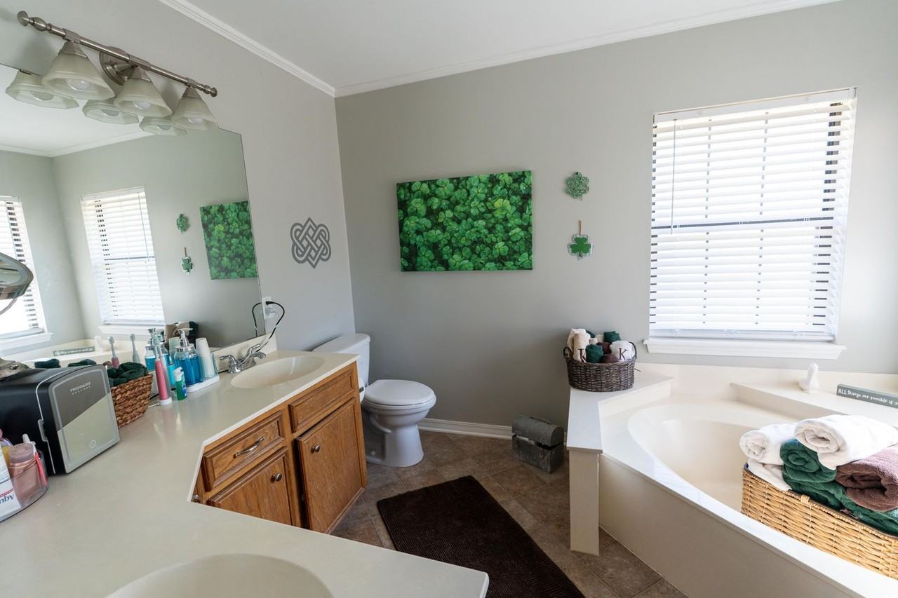 5426 Claire Ct - Photo 5 of 10