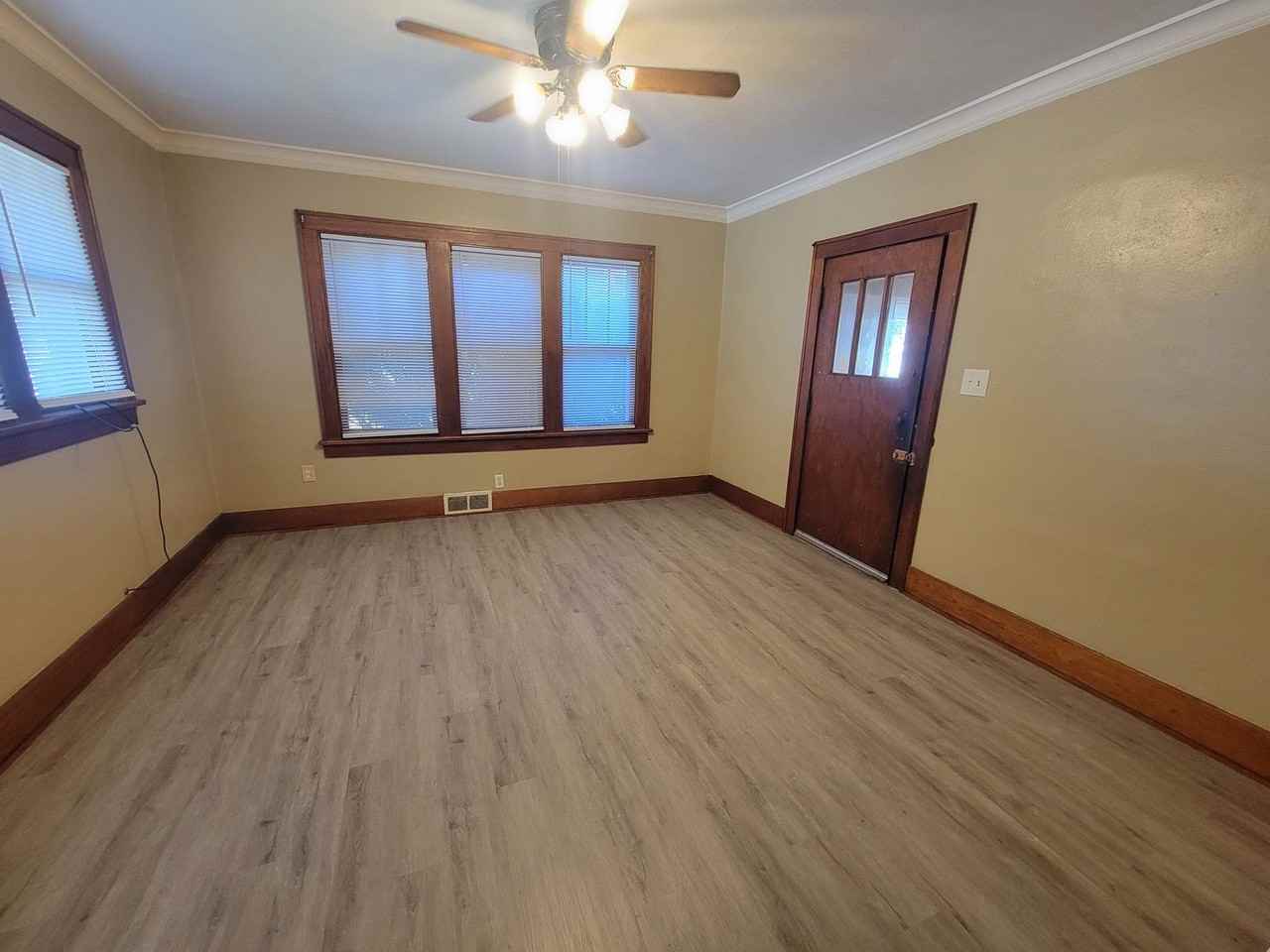 718 E Republic St - Photo 2 of 14