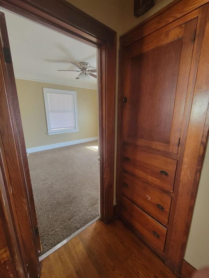 718 E Republic St - Photo 4 of 14
