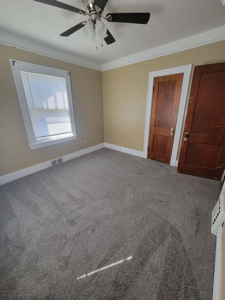 718 E Republic St - Photo 5 of 14